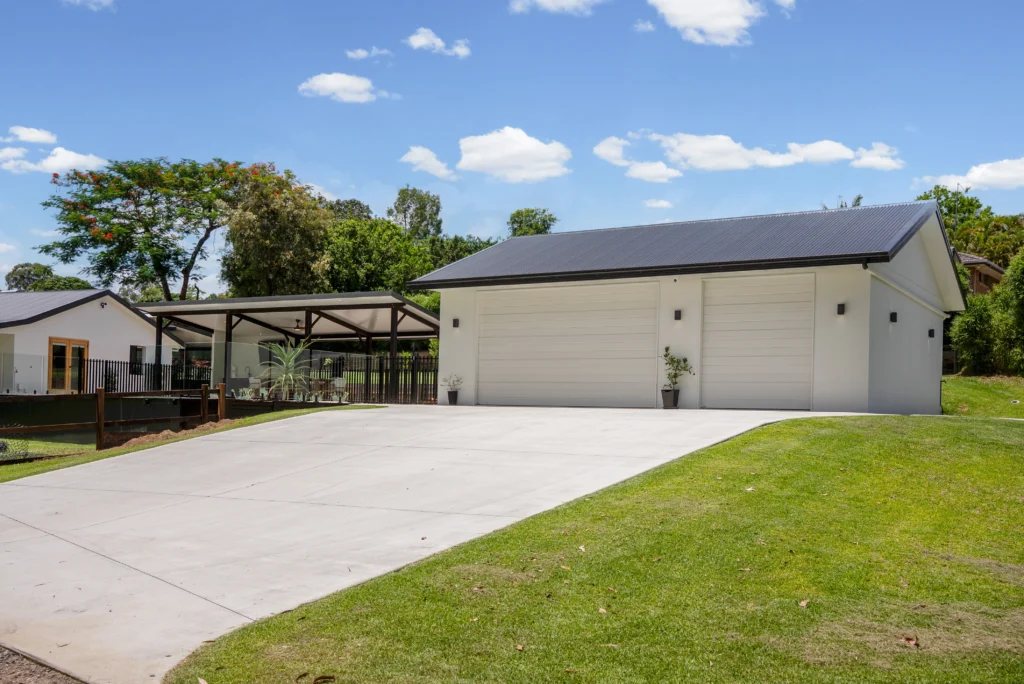 Custom-built double garage with Colorbond roof, rendered walls and concrete driveway, Sunshine Coast by Bozcon Construct
